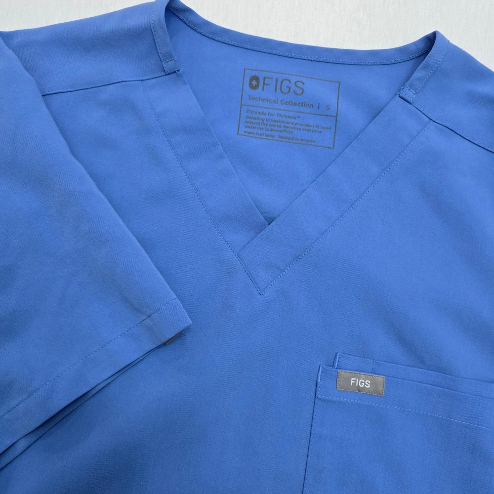 FIGS Leon Scrub Top Mens Small Ceil Blue V-Neck Chest Pocket  FM1500